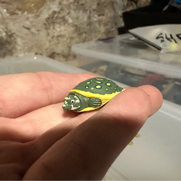 Reptile Figurine Set - Green, Yellow, Brown - Picture 3 of 11